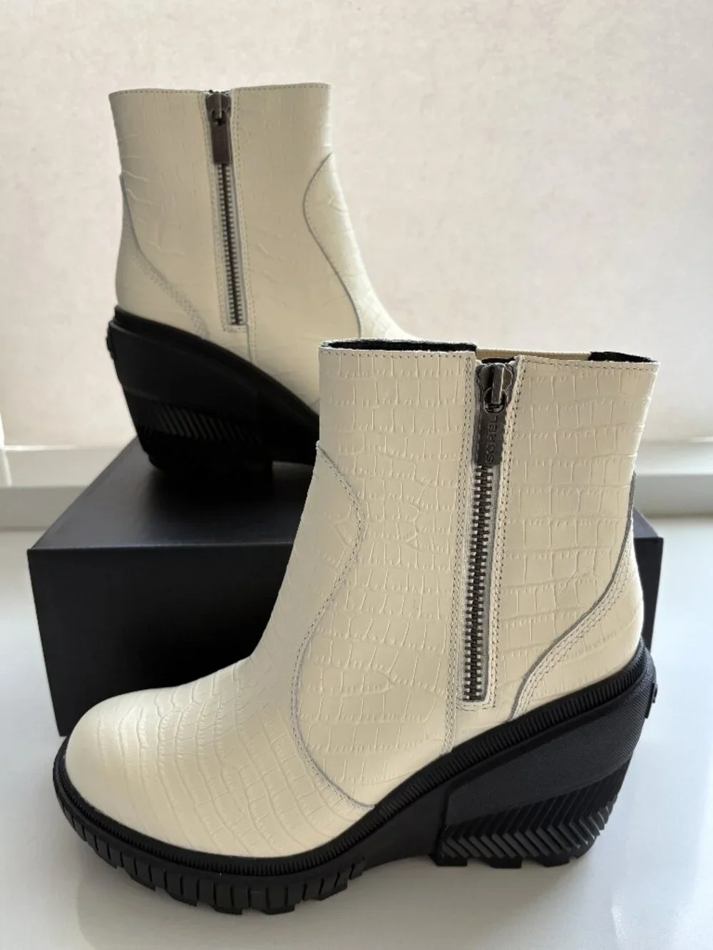 Sorel ONA Ave Zip Wedge Boots Leather Booties Chalk & Black Size 8.5 NEW